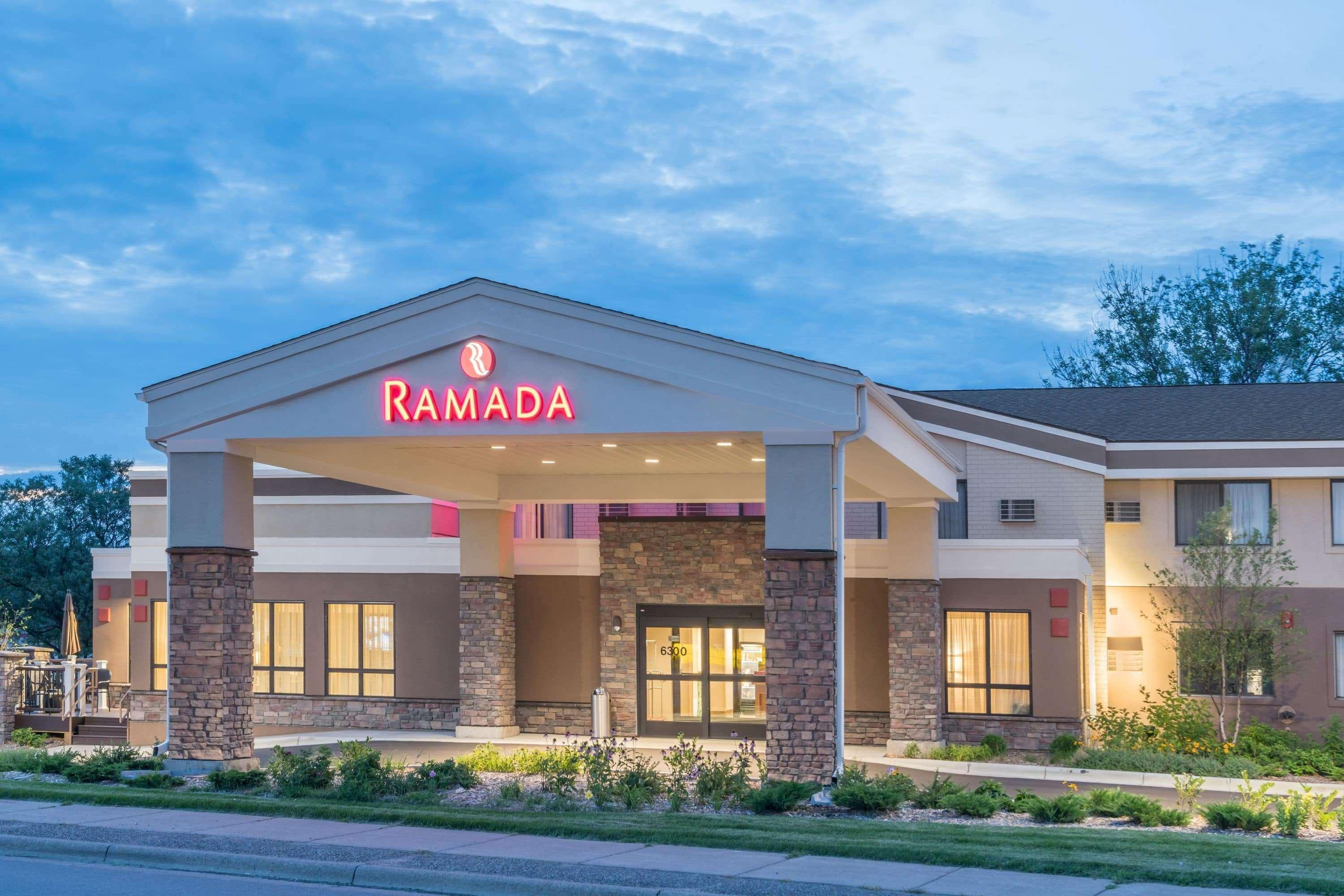 Ramada By Wyndham Minneapolis Golden Valley Bagian luar foto