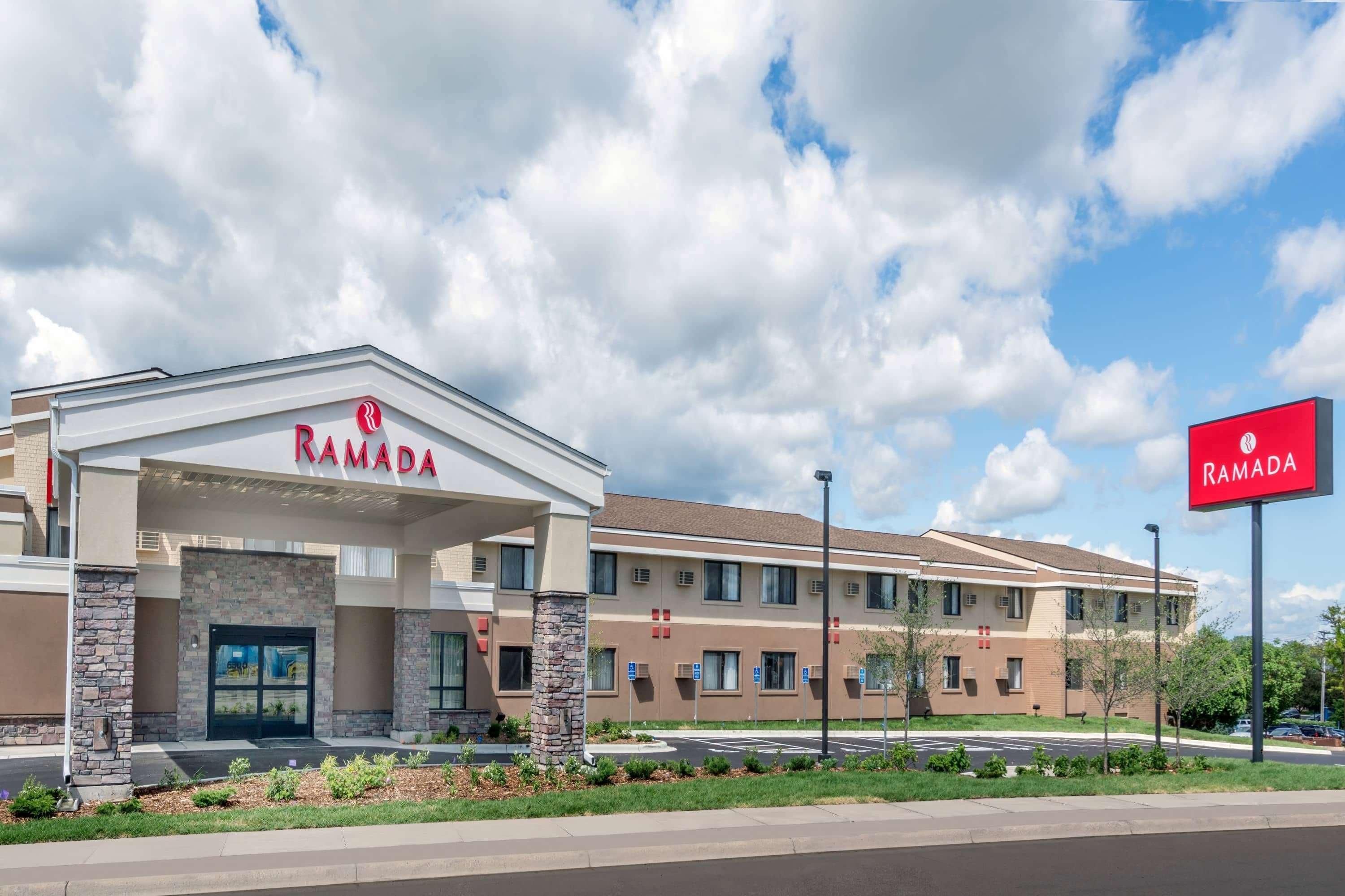 Ramada By Wyndham Minneapolis Golden Valley Bagian luar foto