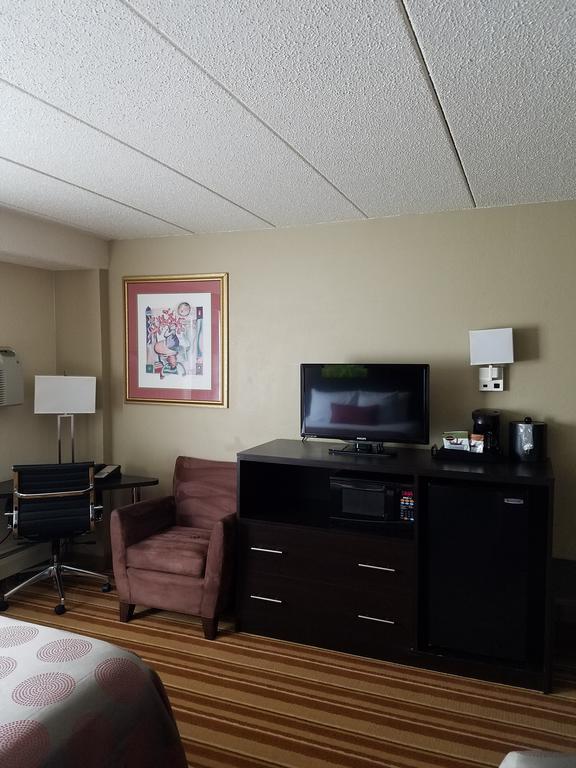 Ramada By Wyndham Minneapolis Golden Valley Bagian luar foto