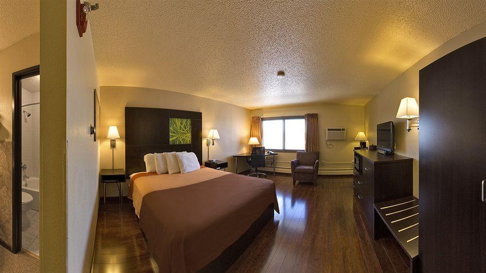 Ramada By Wyndham Minneapolis Golden Valley Bagian luar foto