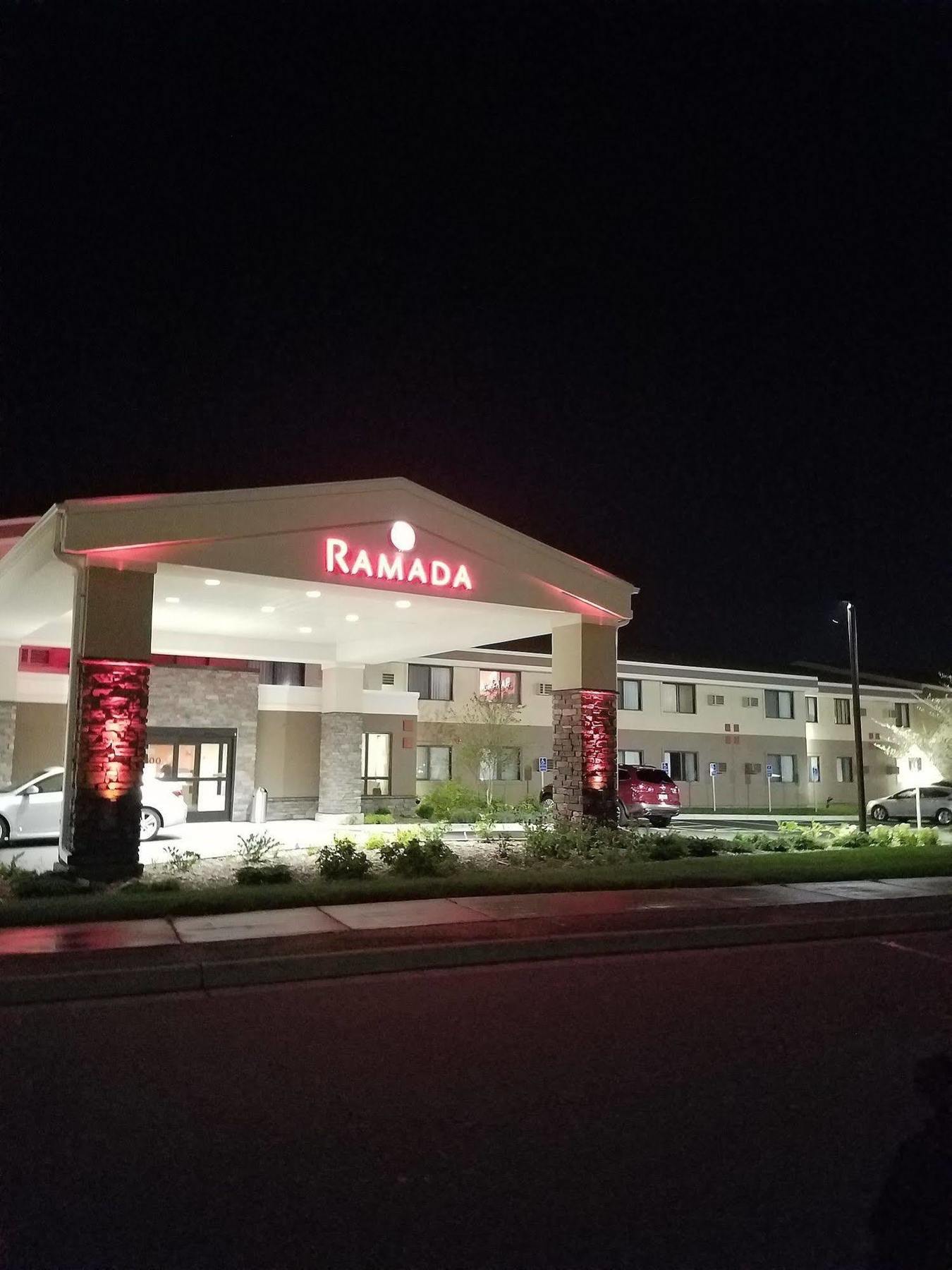 Ramada By Wyndham Minneapolis Golden Valley Bagian luar foto